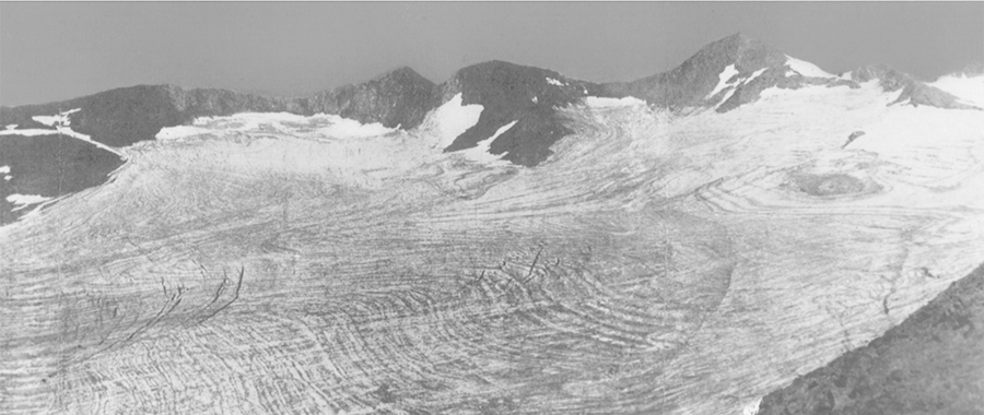 Photo Flusin, tirée de Flusin, Jacob, Offner, Études glaciaires, géographiques et botaniques dans le massif des Grandes-Rousses, rapport des Campagnes de 1905 et 1906, in : Études glaciologiques, vol. 1, 33-112, 1909.