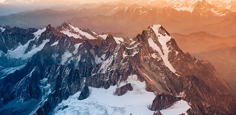 Coucher de soleil sur les montagnes